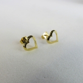 Brinco Pequeno de Coração Vazado Banhado em Ouro 18k