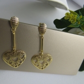 Brinco Médio com Corações Vazados Banhado em Ouro 18k