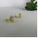 Brinco Formato Flor com Mini Zircônias Banhado em Ouro 18k