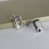 Brinco Pequeno Retangular Banhado em Ródio Branco