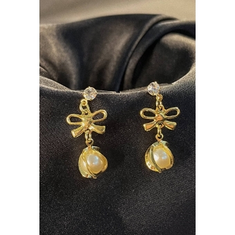 Brinco de Pérola Trabalhada com Zircônia e Laço Banhado em Ouro 18k