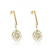 Brinco Médio De Fio Trabalhado e Flor Vazada Banhado em Ouro 18k