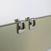 Brinco Pequeno Retangular Banhado em Ródio Branco