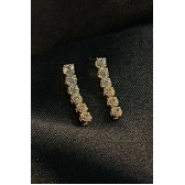 Brinco Pequeno Fio Com Cinco Zircônia Banhado em Ouro 18k