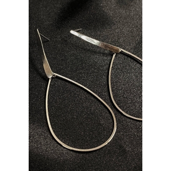 Brinco Grande de Fio e Gota Vazada Banhado Ródio Branco