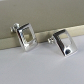 Brinco Pequeno Retangular Banhado em Ródio Branco