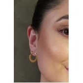 Brinco Argola Média com Metade Trabalhada Banhado em Ouro 18k