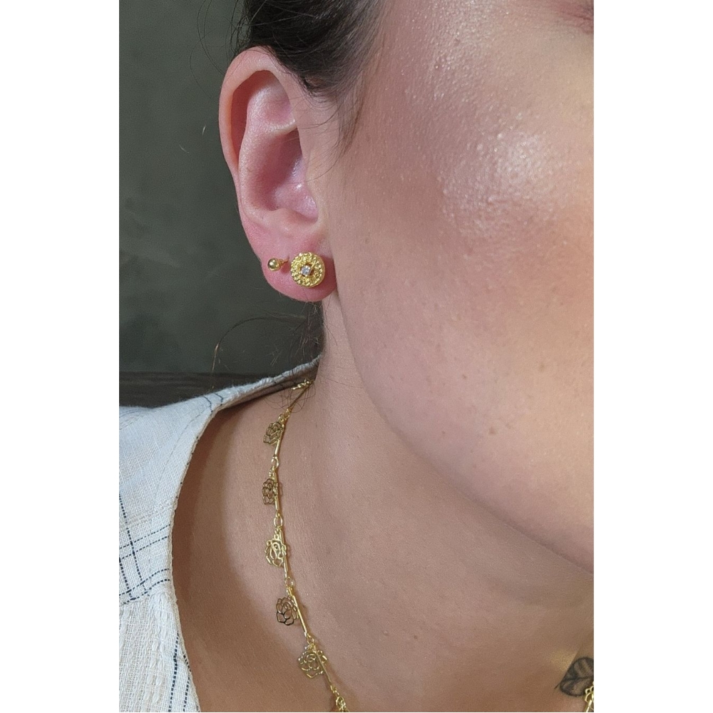 Brinco Círculo Pequeno Com Zircônia Central Banhado em Ouro 18k