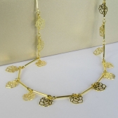 Colar com Corrente com Mini Flores Banhado em Ouro 18k