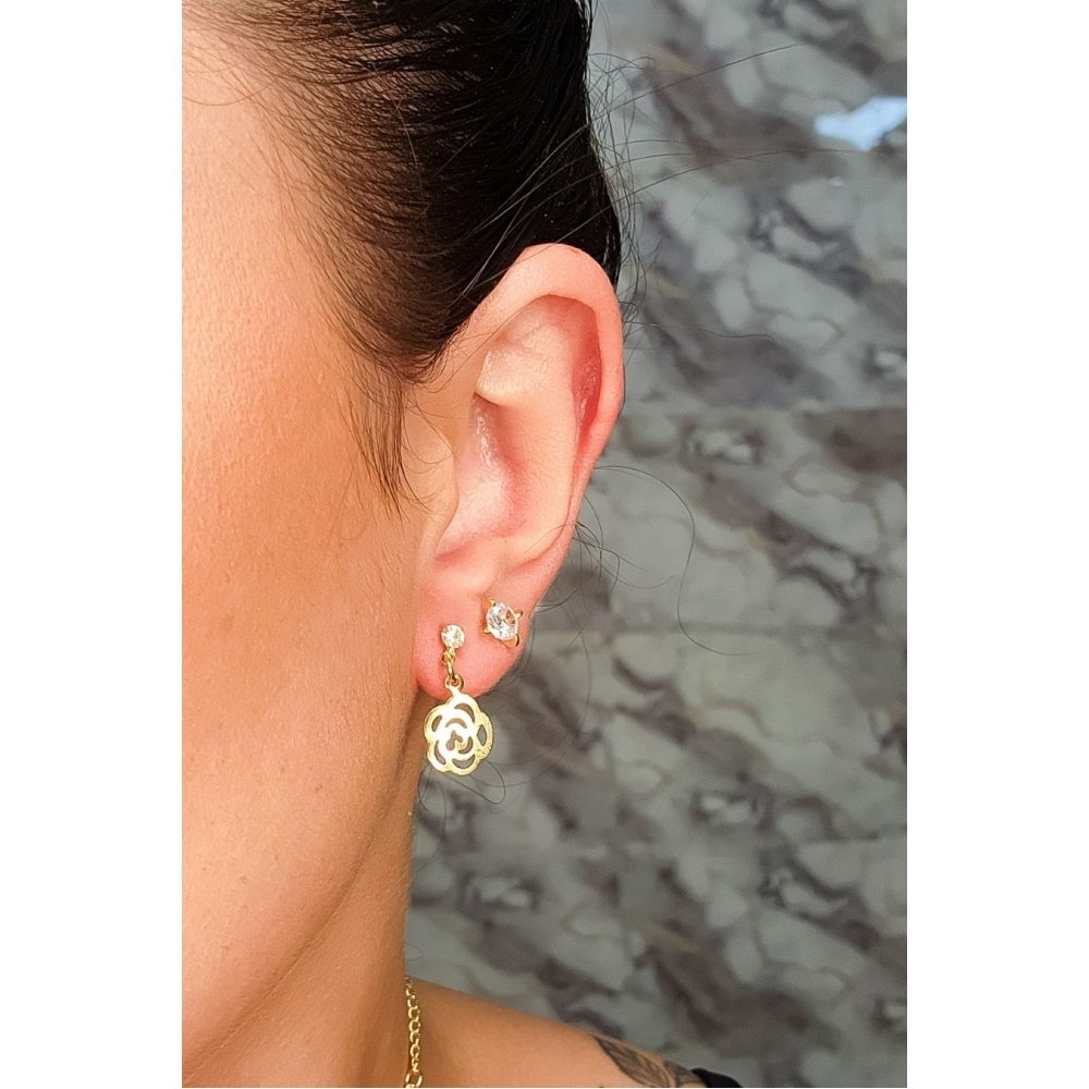 Brinco Pequeno de Flor Vazada com Zircônia Banhado em Ouro 18k