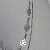 Colar com Corrente com Mini Flores Banhado em Ródio Branco