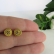 Brinco Círculo Pequeno Com Zircônia Central Banhado em Ouro 18k