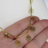 Colar com Corrente com Mini Flores Banhado em Ouro 18k