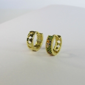 Brinco Argolinha Com Micro Zircônias Coloridas Banhado em Ouro 18k