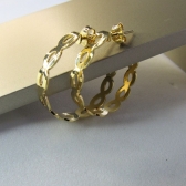Brinco Argola Média com Vazados Ovais Banhado em Ouro 18k